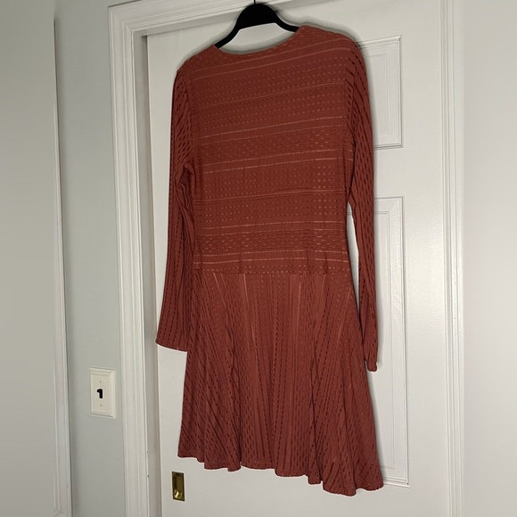 BCBG MAXAZRIA • KINLEY DRESS • TERRACOTTA - Picture 4 of 6